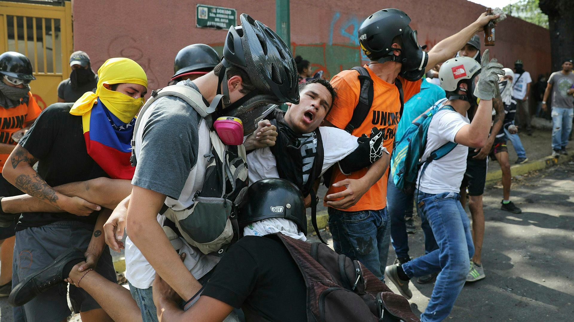 La brutalidad de la represión del régimen de Maduro (AP Photo/Rodrigo Abd)