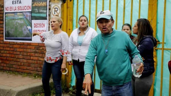 Habitantes del sector de Engativá protestan por la llegada de venezolanos a un albergue cercano a sus viviendas (EFE)
