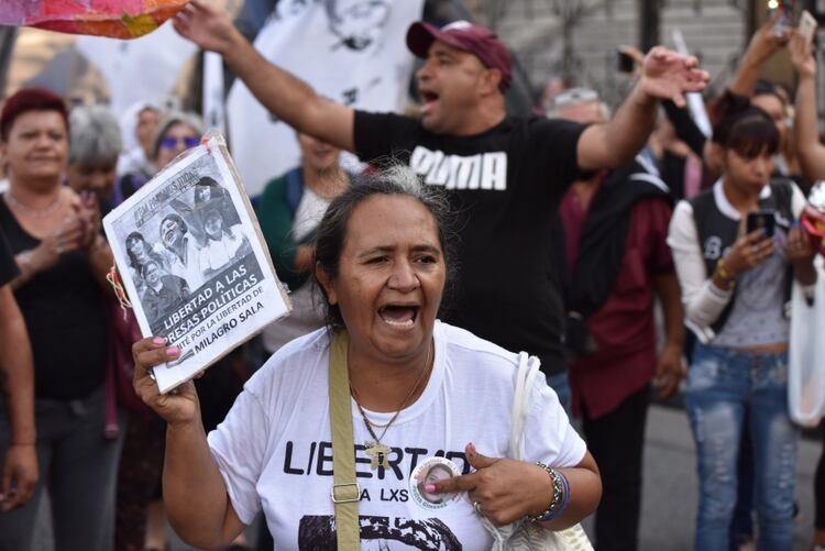 Cientos de personas piden por la liberación de Milagro Sala
