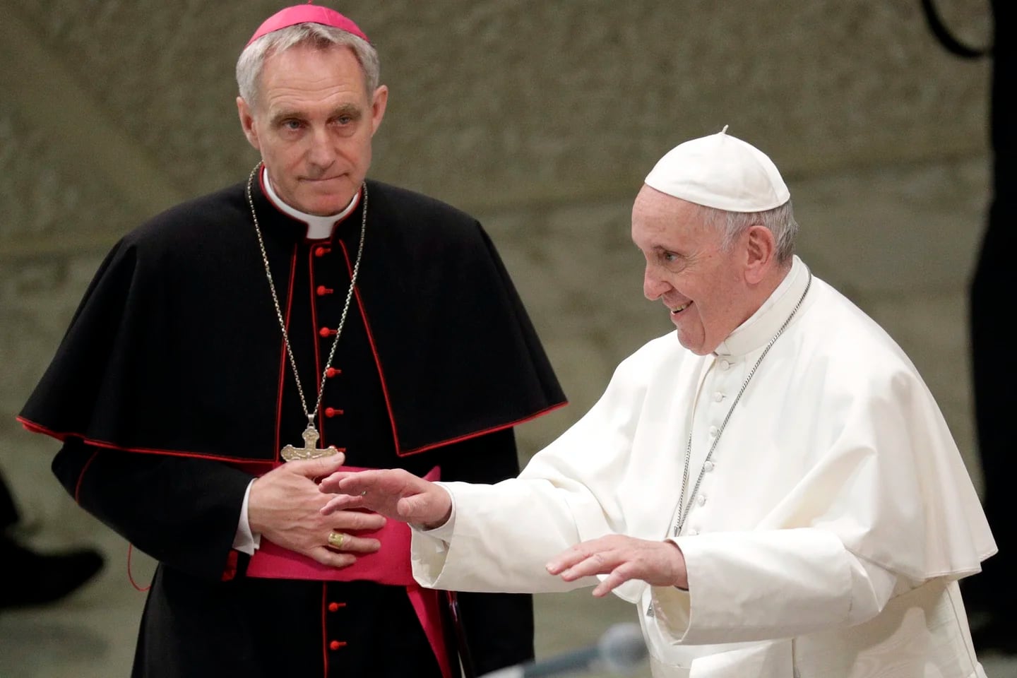 Con Duras Críticas Al Papa Francisco Las Memorias Del Secretario De Benedicto Xvi Reavivan Los 