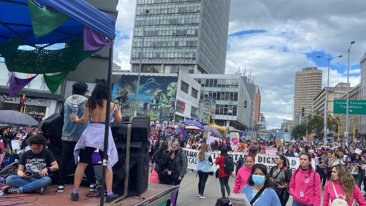 Miles de personas salieron a marchar en contra de la violencia de género - crédito @BogotaTransito