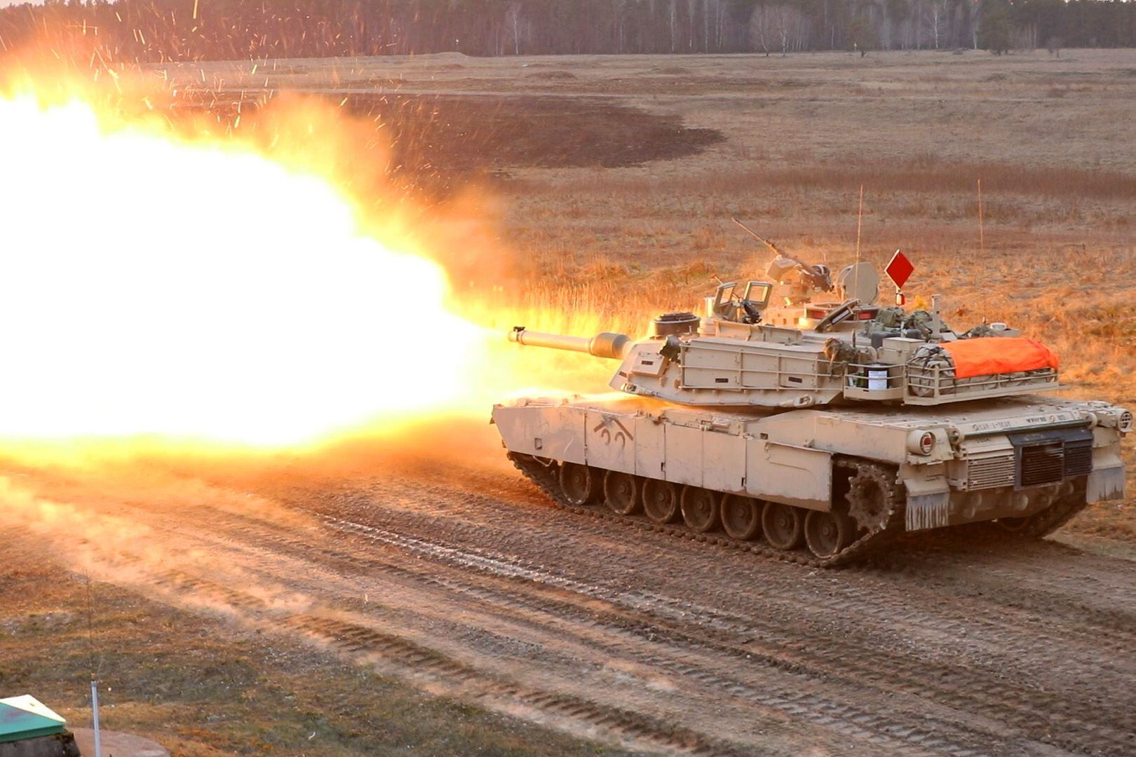 Tanques Abrams M1A2 en un ejercicio de la OTAN (Europa Press)