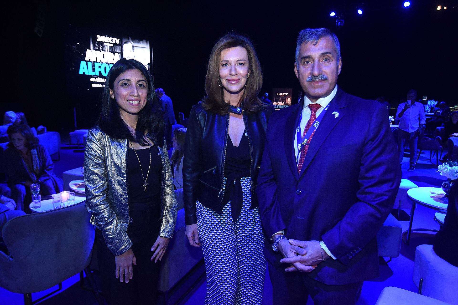 Las escritoras, Cintia Suárez y Nunzia Locatelli de Bulgheroni, junto al subjefe de la Policía Federal Argentina, Comisario General, Osvaldo Mato