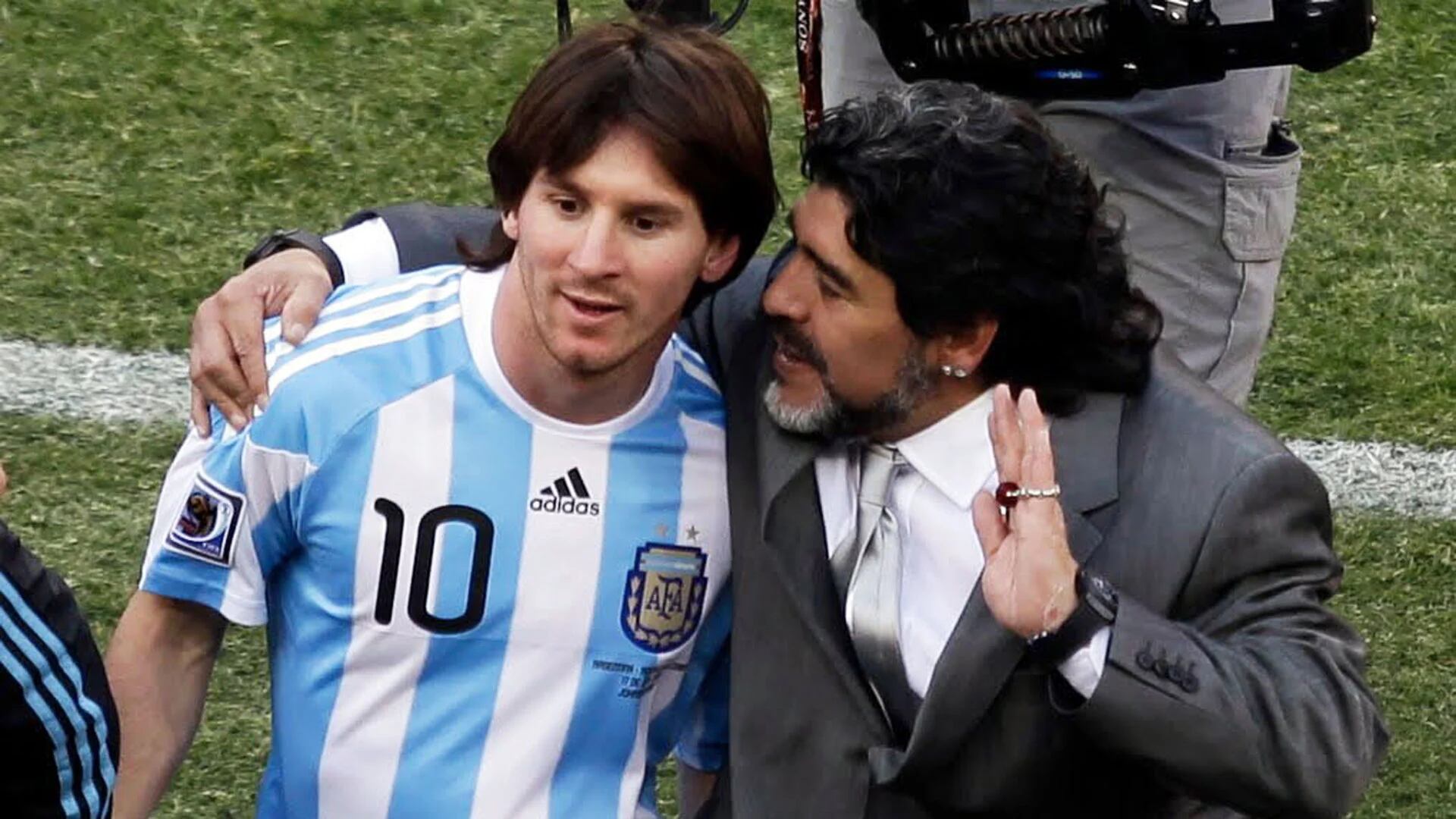 Maradona dirigió a Messi durante el Mundial de Sudáfrica 2010 (AP)