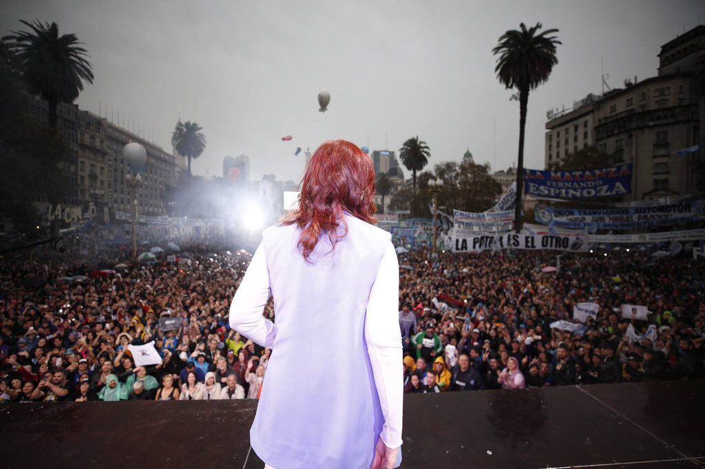 Cristina Kirchner encabezó el jueves 25 de Mayo un acto multitudinario por los 20 años de la llegada de Néstor Kirchner a la Casa Rosada.