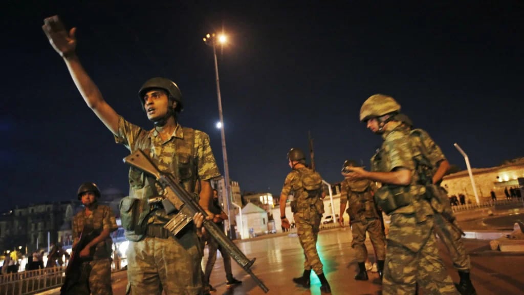La ola de detenciones continúa en Turquía (AP)