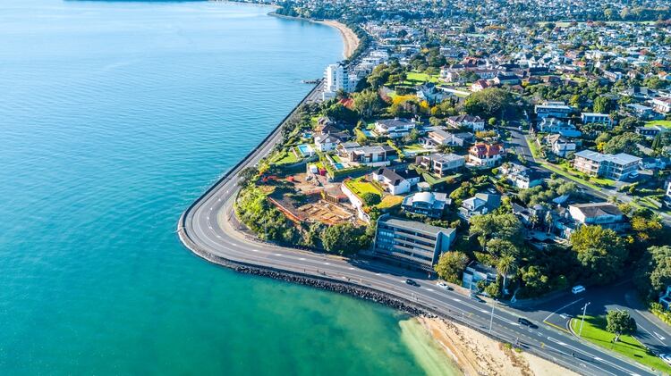 Auckland es el hogar de bodegas galardonadas, deliciosos productos locales y bulliciosos restaurantes en los recintos del centro de la ciudad (Shutterstock)