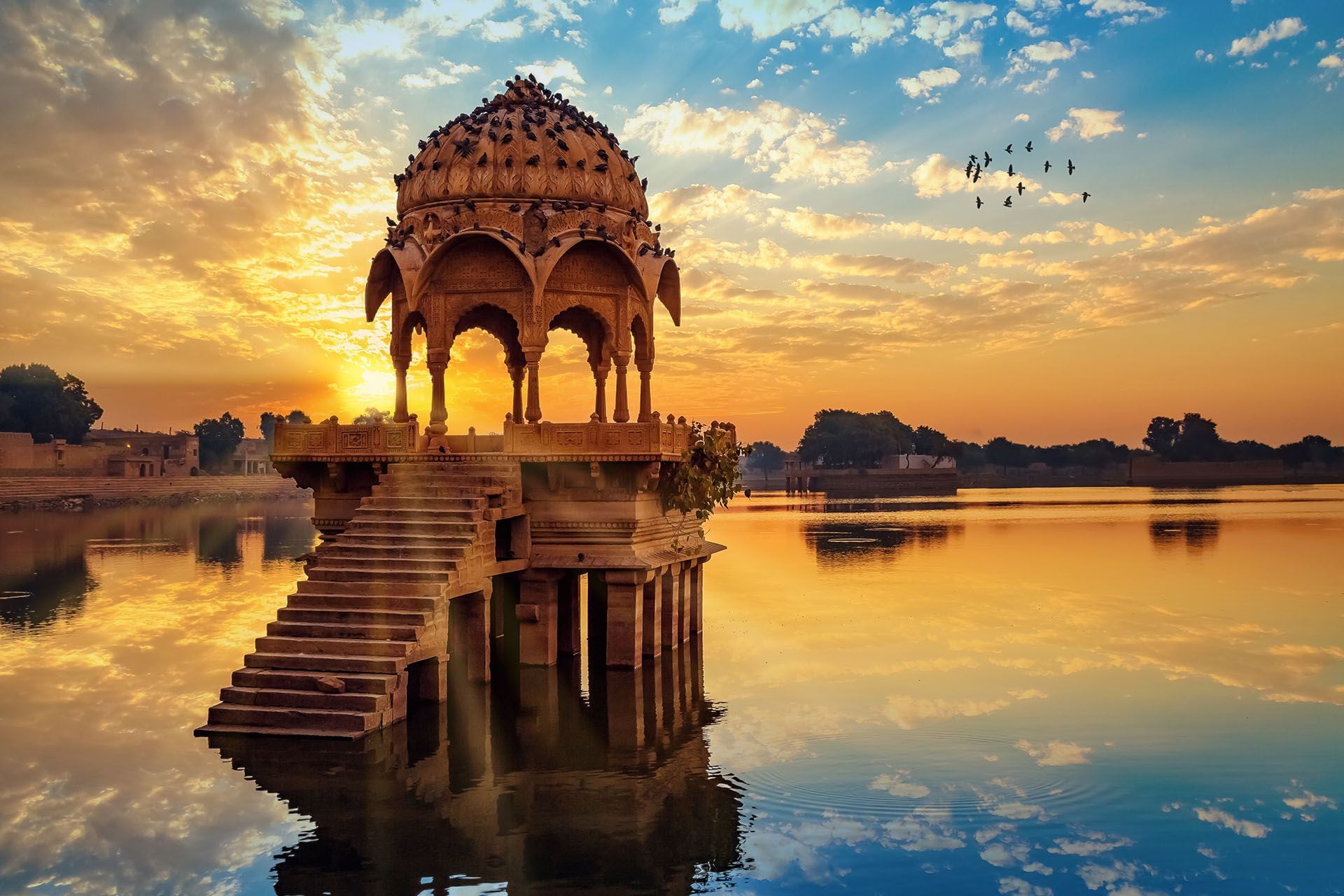 Gadisar Lake , Jaisalmer: How To Reach, Best Time & Tips