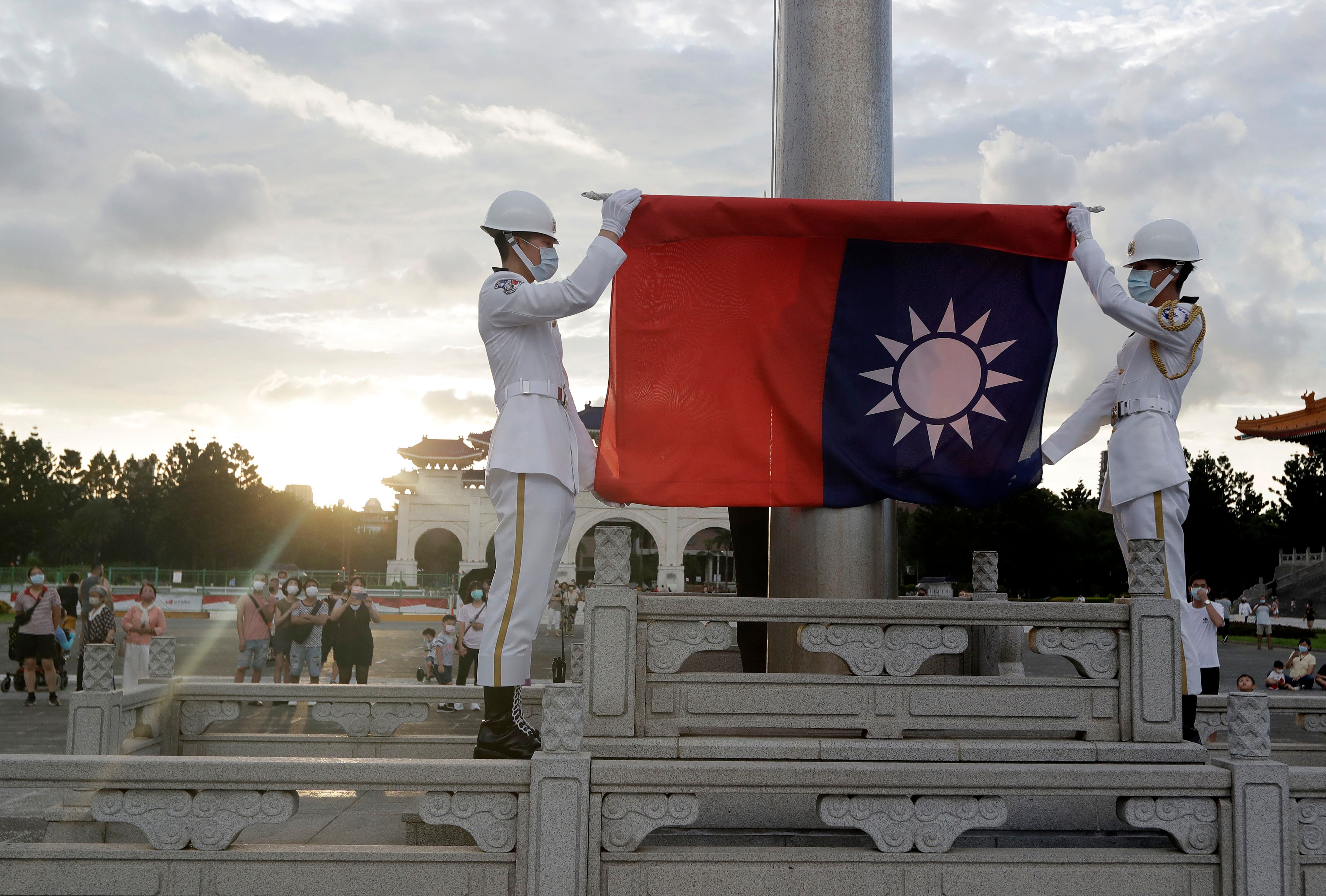 La campaña de intimidación de China contra Taiwán incluye el despliegue regular de buques de guerra y aviones chinos en aguas y espacio aéreo alrededor de la isla. (AP Foto/Chiang Ying-ying, Archivo)