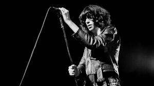 20 años sin Joey Ramone: el matón enfermizo del punk que partió la historia del rock en dos 