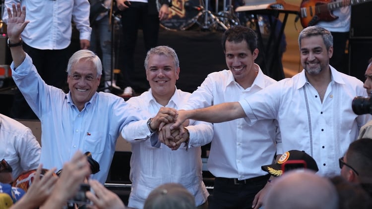 (i-d) El presidente de Chile, Sebastián Piñera; el presidente de Colombia, Iván Duque; el jefe del Parlamento venezolano, Juan Guaidó; el presidente de Paraguay, Mario Abdo Benitez, participan en el concierto por Venezuela en Cúcuta (Colombia) (EFE)