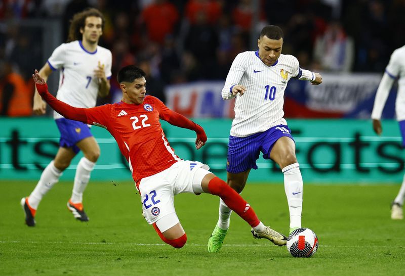 Kylian Mbappé sufrió ante Chile y no pudo anotar con Francia en amistoso FIFA en el estadio Vélodrome. - créditos: REUTERS