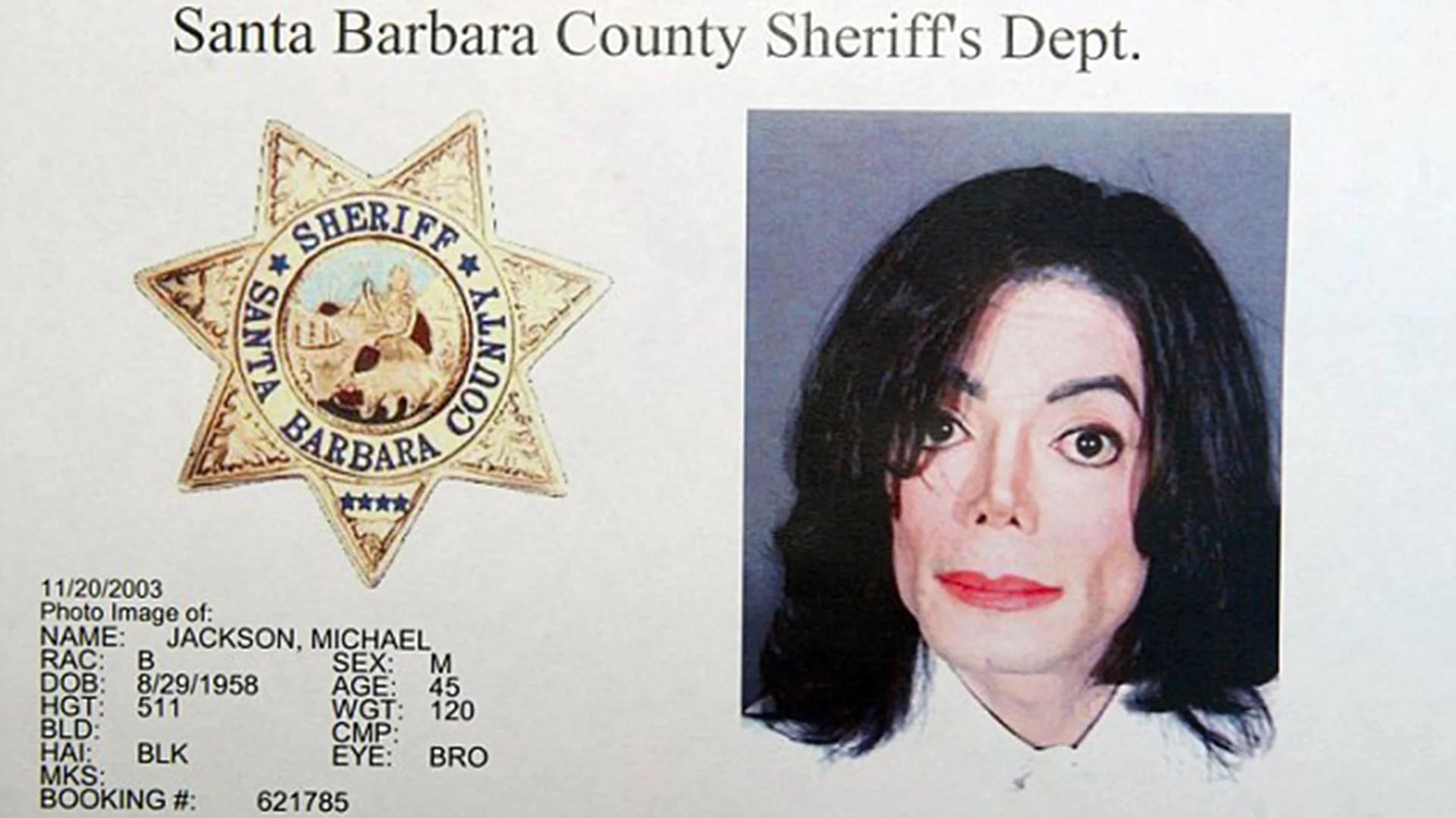 20 de noviembre de 2003. Michael Jackson es registrado por el Departamento del Sheriff del Condado de Santa Bárbara