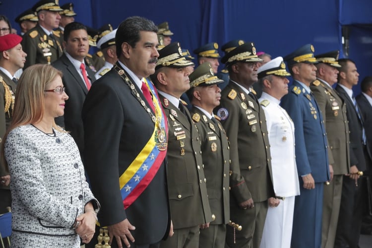 Nicolás Maduro durante el acto en que fue supuestamente amenazado (Miraflores Presidential Palace via AP)