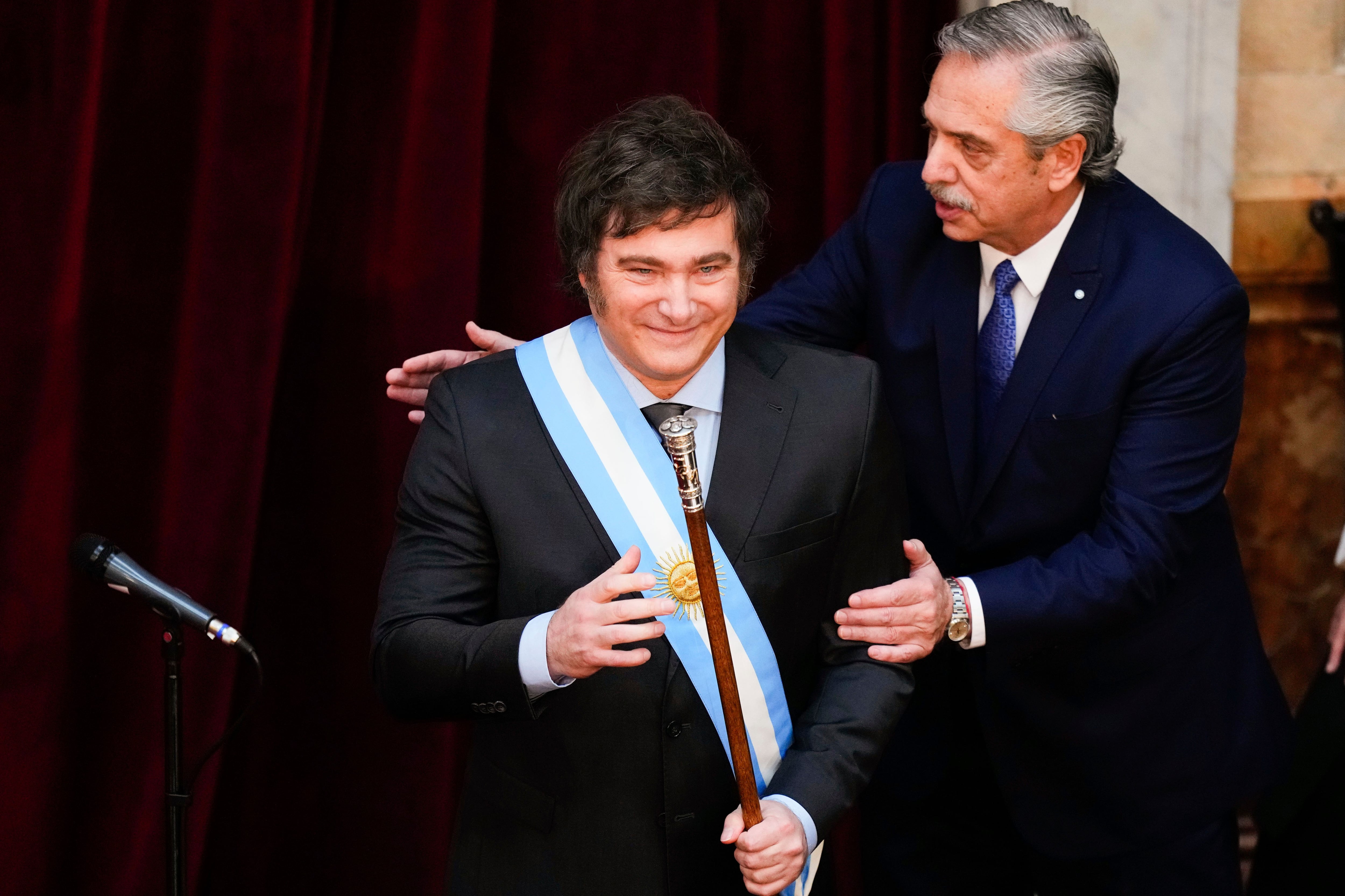 Una de las últimas fotos como Presidente. Alberto Fernández y Javier Milei en la ceremonia de traspaso de poder (AP)