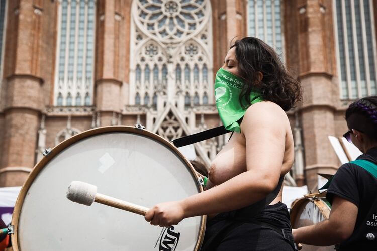 Manifestación frente a la Catedral de La Plata (María Paula Avila)