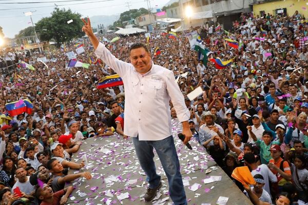 El pastor Javier Bertucci, un candidato opositor que le conviene al gobierno (REUTERS/Carlos Jasso)