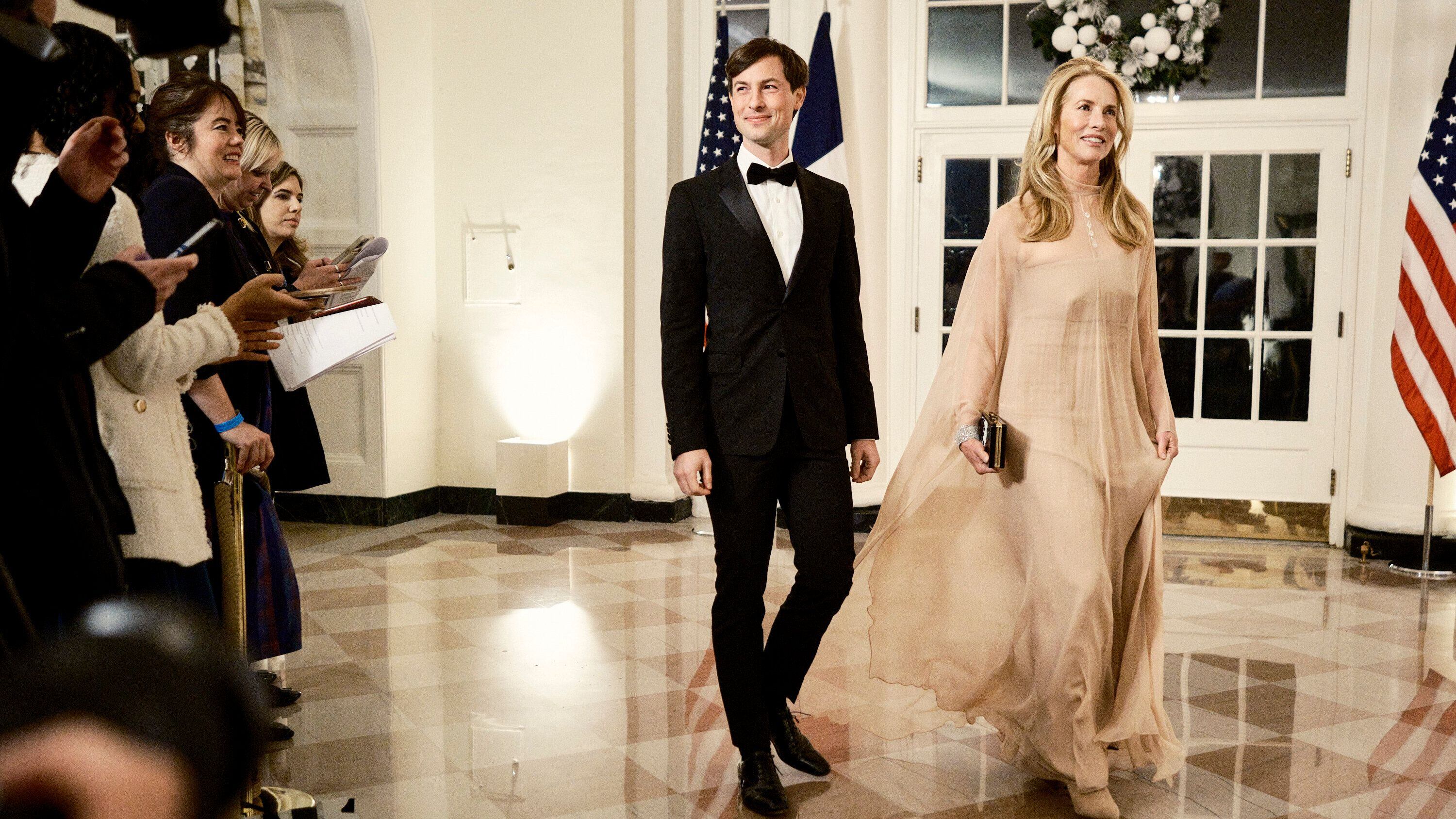 Reed Jobs, el hijo de Steve Jobs junto a su madre, Laurene Powell Jobs