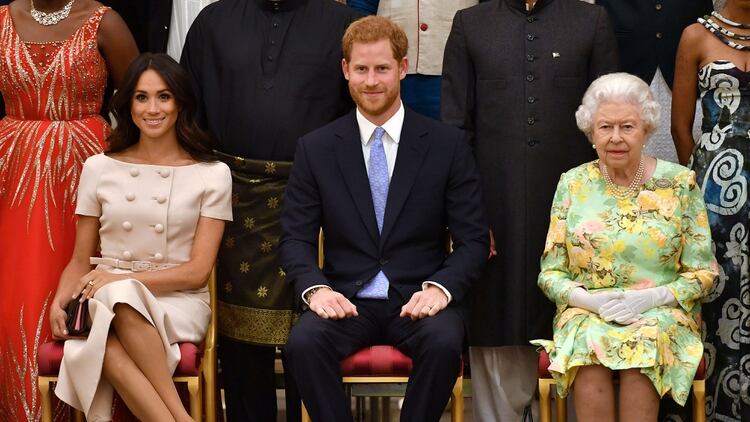 Meghan Markle, el príncipe Harry y la reina Isabel II (Rueters)