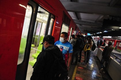Otra falla en el Metro capitalino en la Línea 5 (Foto: Cuartoscuro)