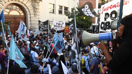 Jóvenes de diferentes movimientos sociales ocuparon el Ministerio de Educación (Maximiliano Luna)