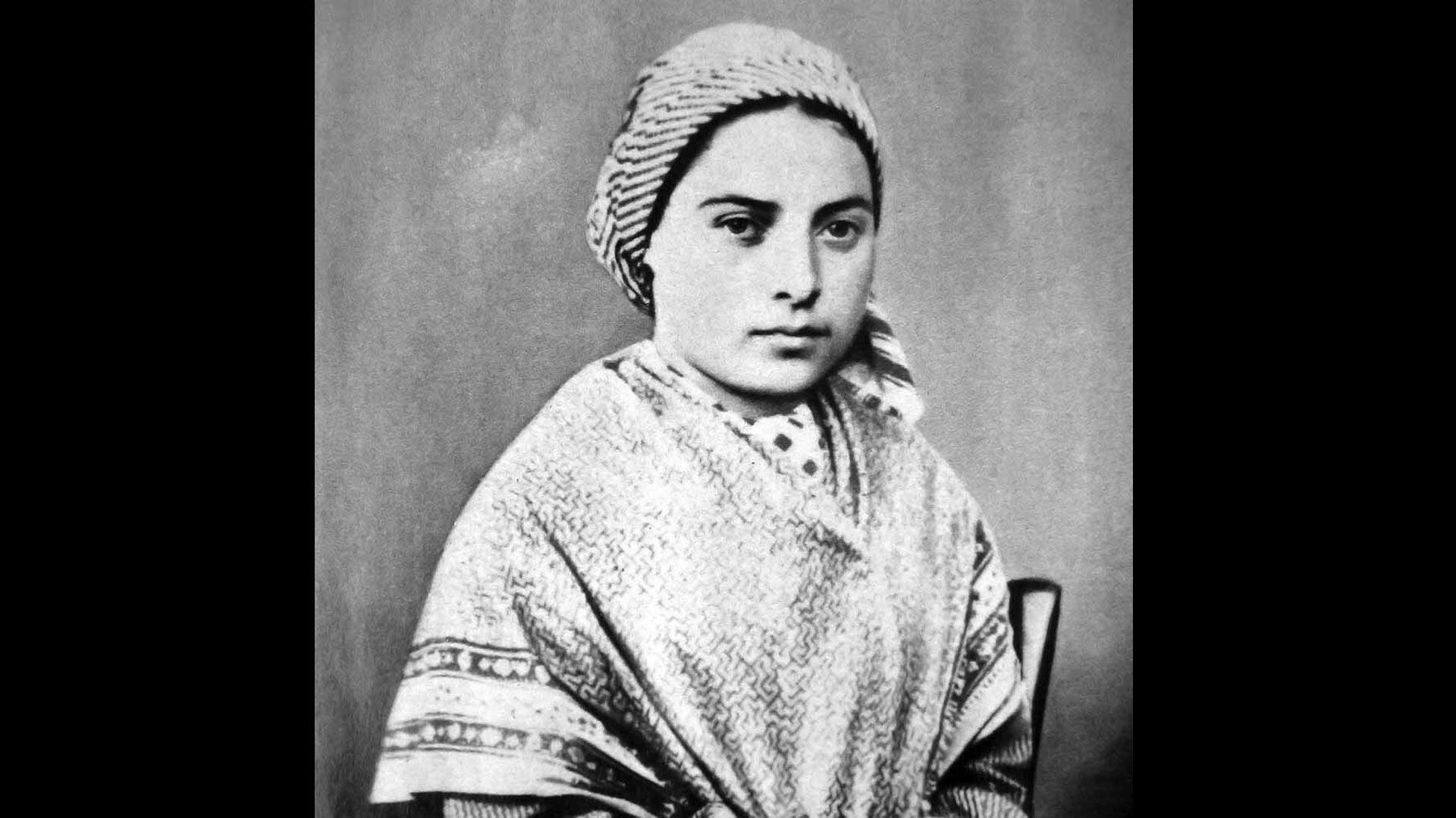 Bernardette, la niña que presenció la aparición de la Virgen en Lourdes, Francia