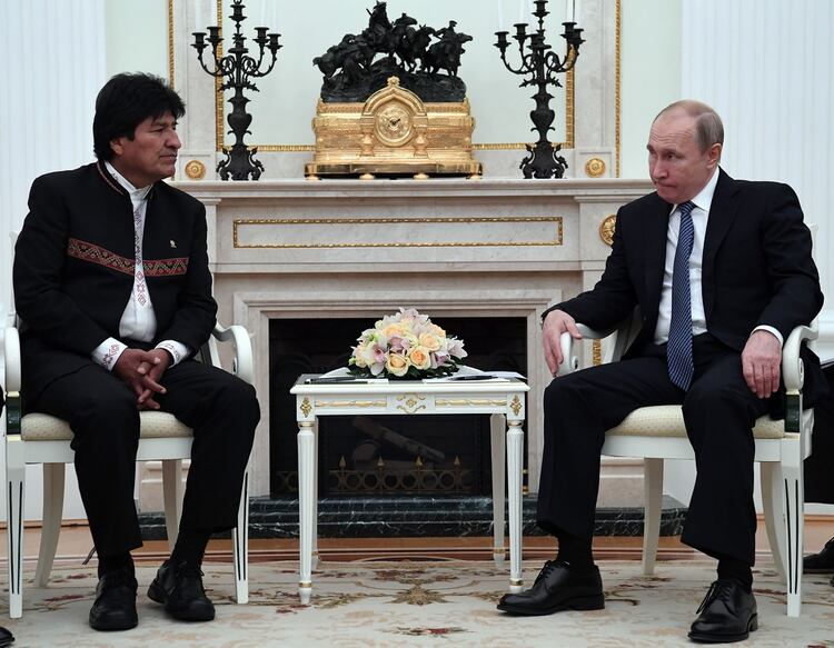 La reunión entre Evo Morales y Vladimir Putin (AFP)