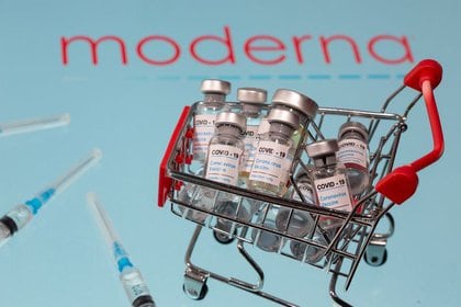 La FDA acaba de anunciar que aprobó el uso de emergencia de la vacuna Moderna en los EE. UU. (REUTERS / Dado Ruvic)