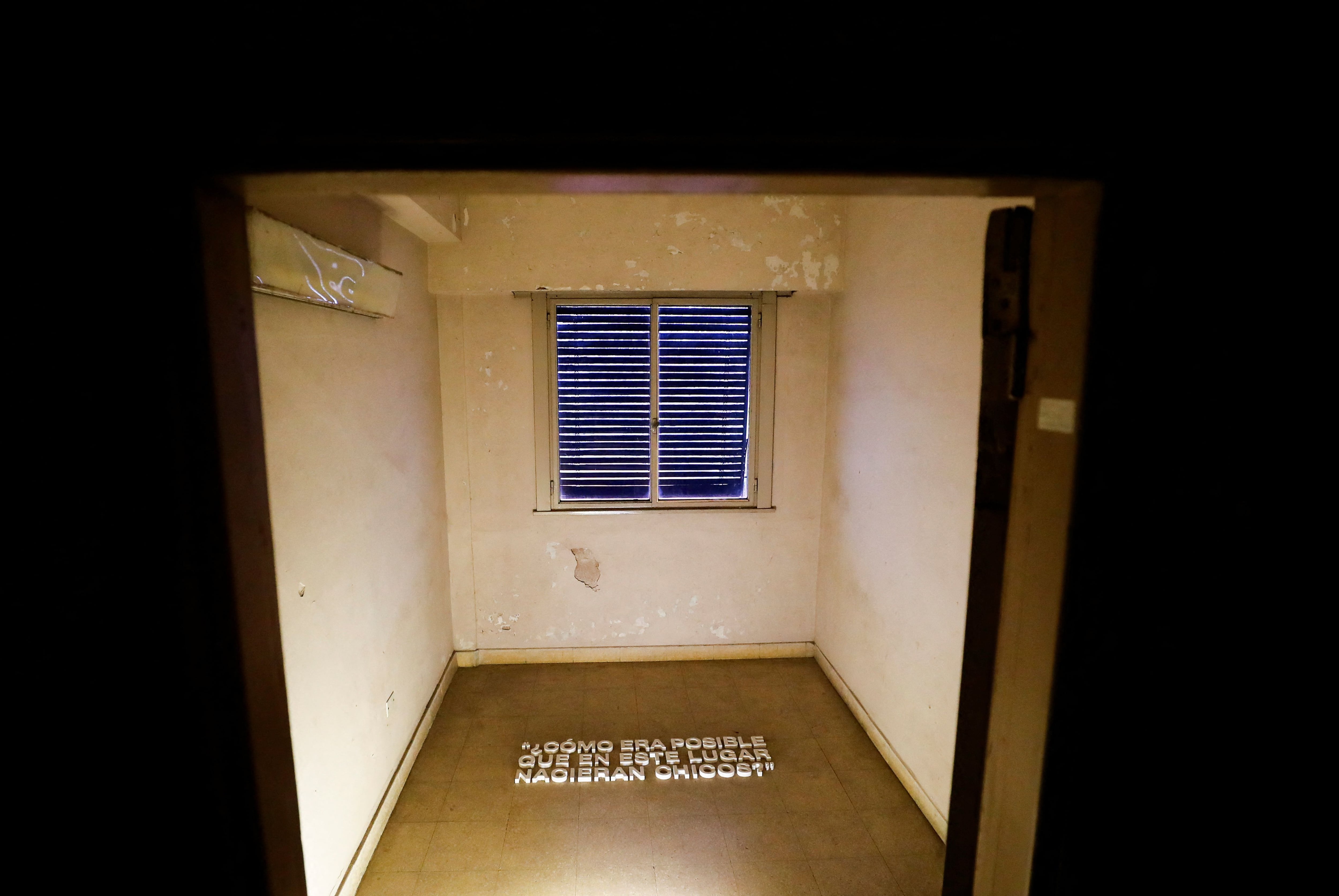 La habitación de las embarazas. Muchos bebés les fueron quitados de los brazos a sus madres detenidas y torturadas en la ESMA (REUTERS/Agustin Marcarian)