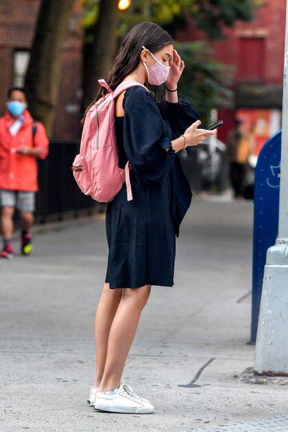 Suri Cruise paseó por las calles de Nueva York. La hija de Tom Cruise y Katie Holmes tiene 14 años y desde hace años que no tiene contacto con su padre (Foto: Splash News/The Grosby Group)