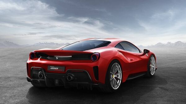 Es el deportivo con el motor V8 más salvaje en la historia de Ferrari: su potencia de 720 caballos de fuerza supera por 50 CV su versión base