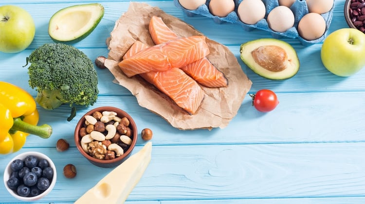 Para lograr una alimentación saludable hay que incorporar a todos los grupos de nutrientes (Shutterstock)