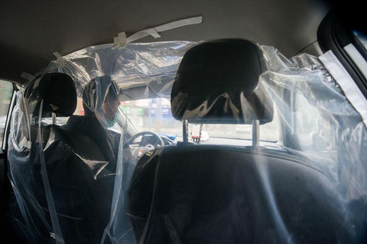 Algunos chóferes han tomado medidas drásticas para evitar el contagio  (Foto: Especial)