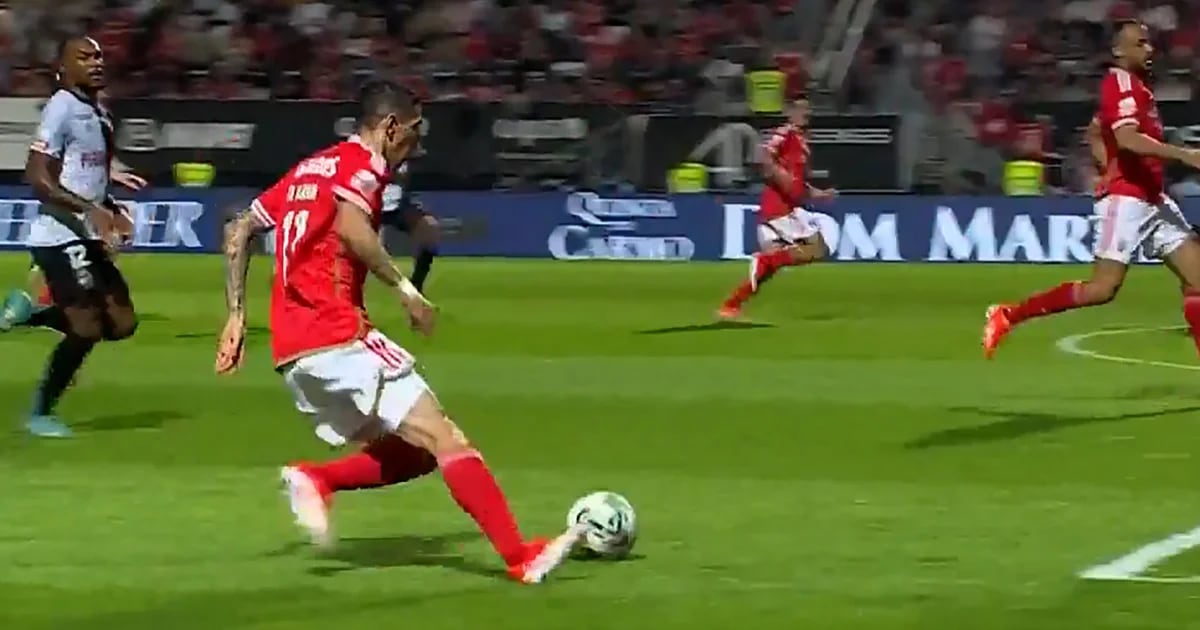 Uma jogada maradonesa que merecia um golo e uma assistência: o jogo de Di María na vitória decisiva do Benfica em Portugal