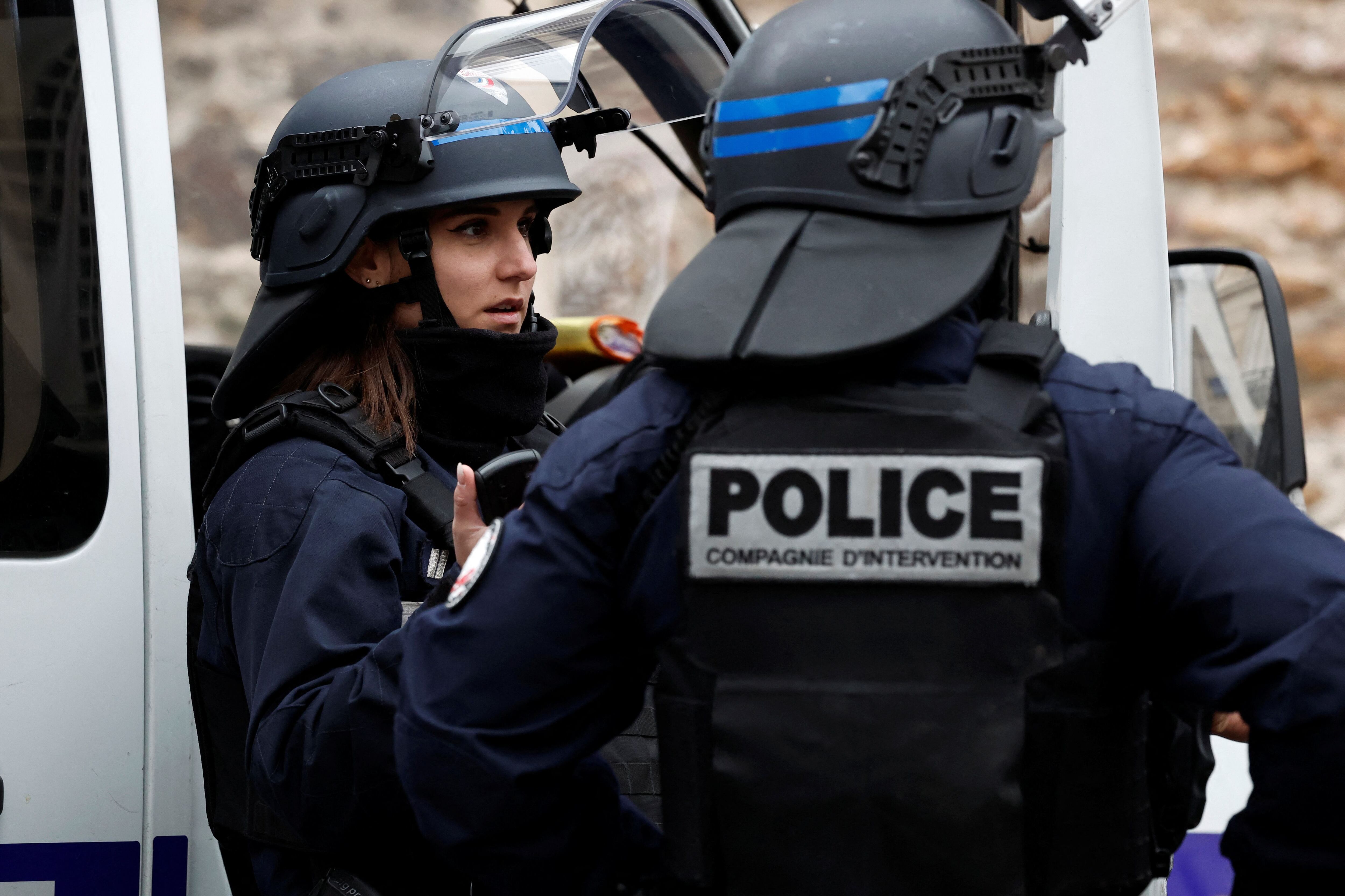 Los efectivos policiales acturon rápido en la zona (REUTERS/Benoit Tessier)