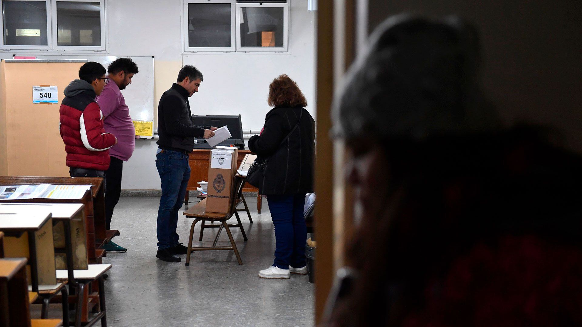 LAS-PASO-2023-Elecciones-2023-Preparativos-Votacion-padrones-boletas-genericas gente votando