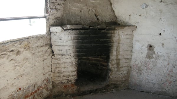 La chimenea de la casa donde la policÃ­a encontrÃ³ un macabro escenario con restos humanos