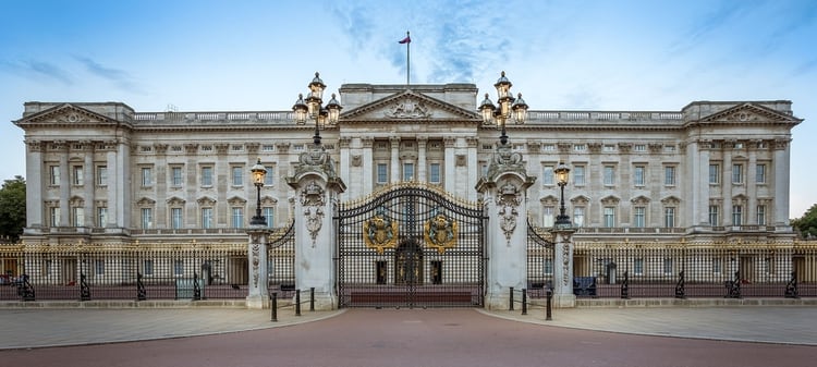 El Palacio de Buckingham: es la residencia oficial de la Reina Isabel II y su marido, el duque de Edimburgo, y el cuartel general de la corona británica. Está valuado en USD 5 mil millones (Shutterstock)