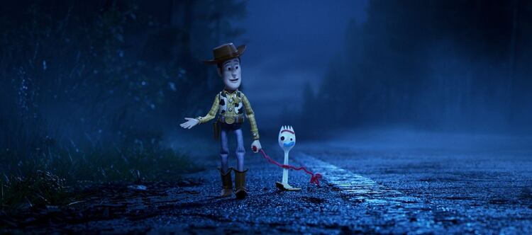 El vaquero Woody con Forky (Tony Hale), un personaje nuevo, en “Toy Story 4” (Credito: Pixar/Disney