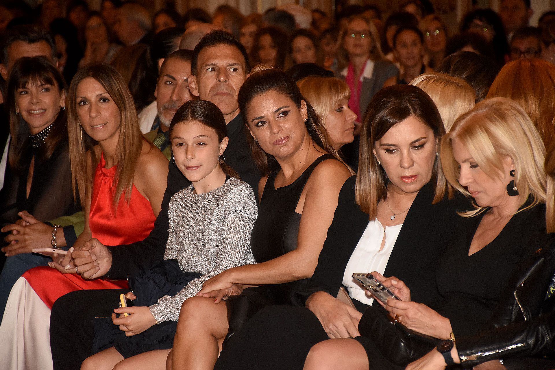 Marina Calabró junto a su hija Mía y su pareja Martín Albretch