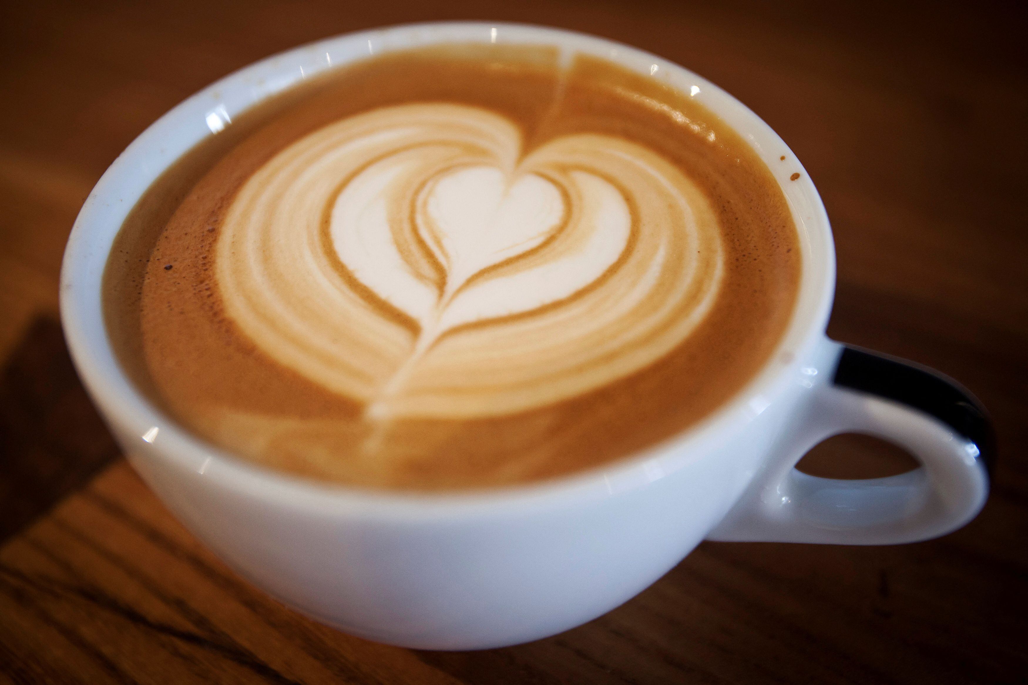 El cappuccino es una de las bebidas a base de café con mayor popularidad. (REUTERS/Carlo Allegri)