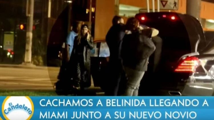 Belinda hablaba por teléfono mientras guardaban su equipaje (Foto: Captura Telemundo)