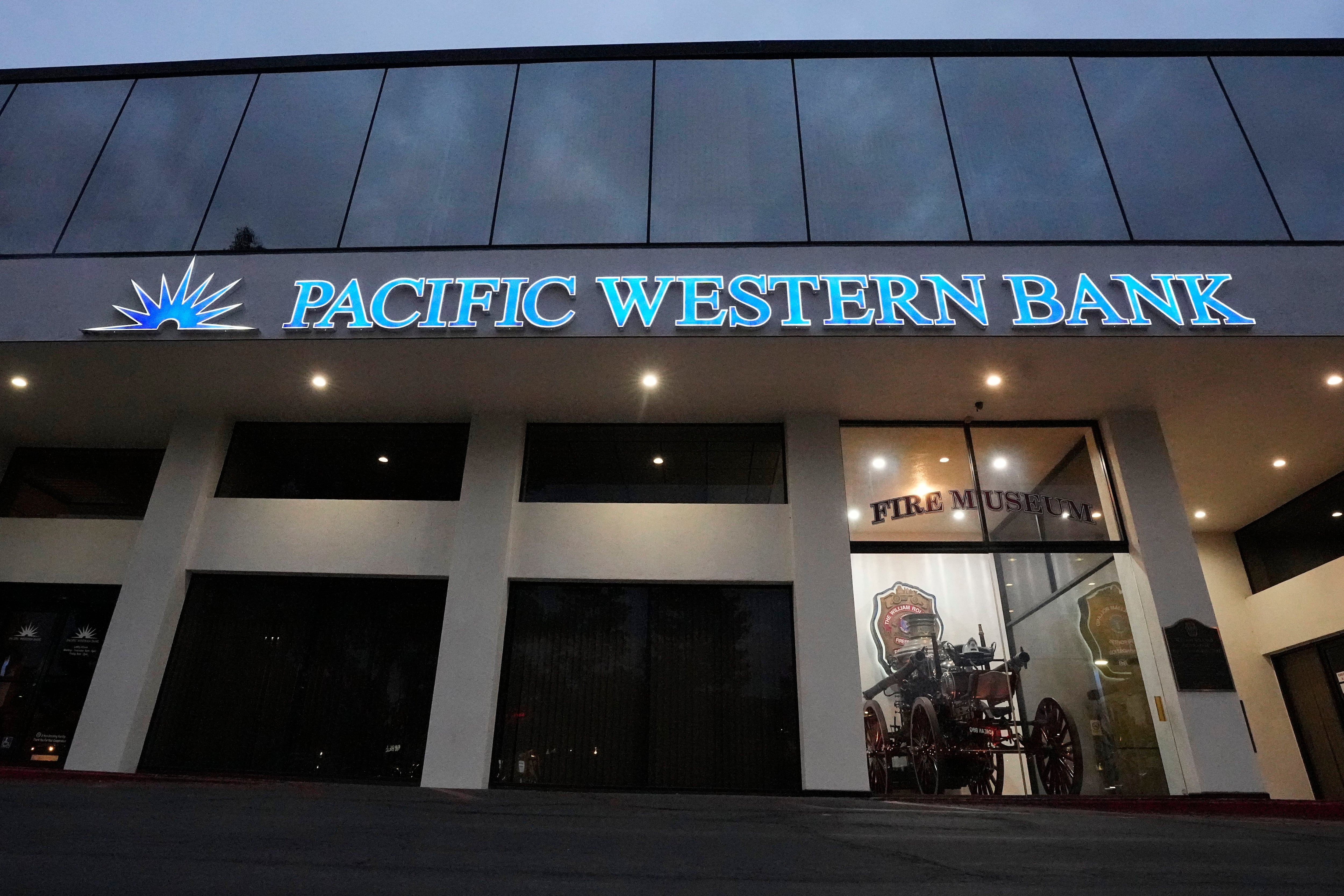 Una sucursal del Pacific Western Bank en Thousand Oaks, California (AP Photo/Mark J. Terrill)