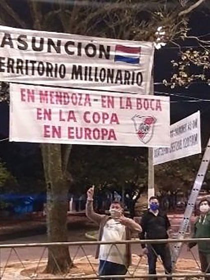 Boca fue recibido en Paraguay con unos reprochables pasacalles