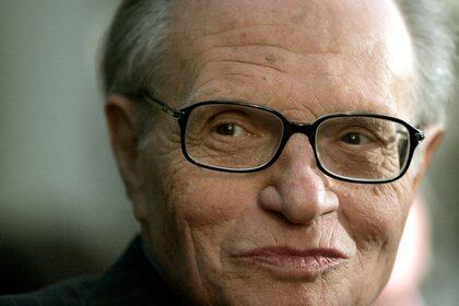 FILE PHOTO: Talk show host Larry King attends a party to celebrate his 20 years with CNN in Beverly Hills, U.S., October 6, 2005. REUTERS/File Photo