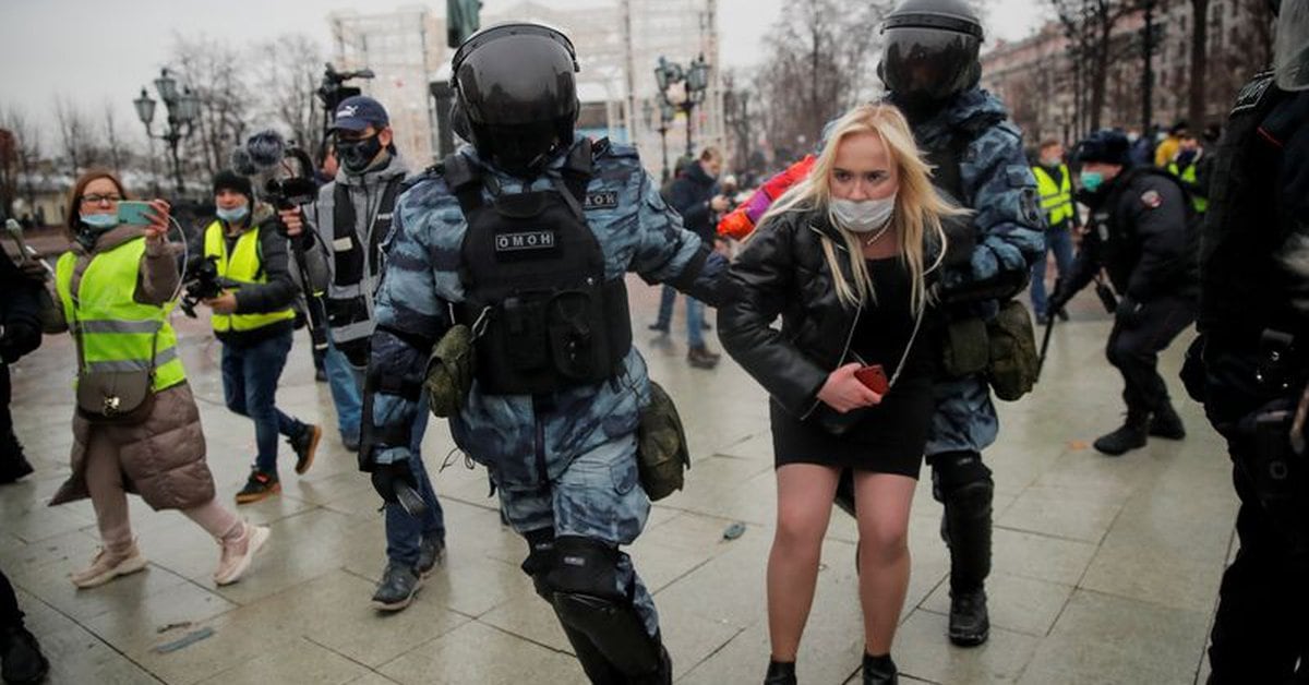 A woman attacked by the Russian Police during Protests in support of Navalny is in serious Condition