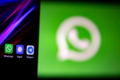 WhatsApp fue criticada por la falta de privacidad (Foto: EFE/EPA/IAN LANGSDON/Archivo)
