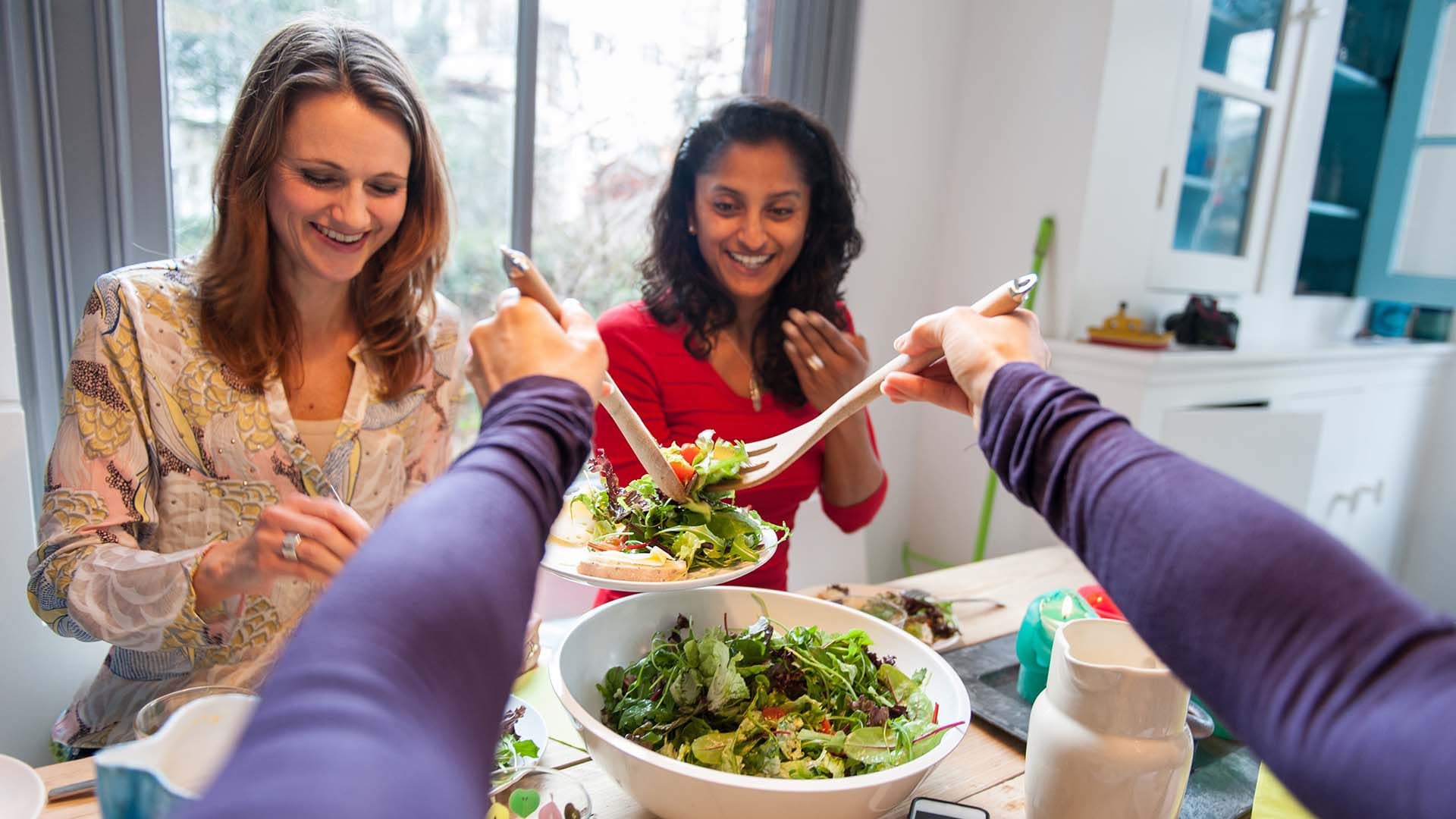 Entre los alimentos que van en contra de la inflamación, se encuentran las zanahorias, la coliflor, el brócoli y las verduras de hoja verde /Archivo