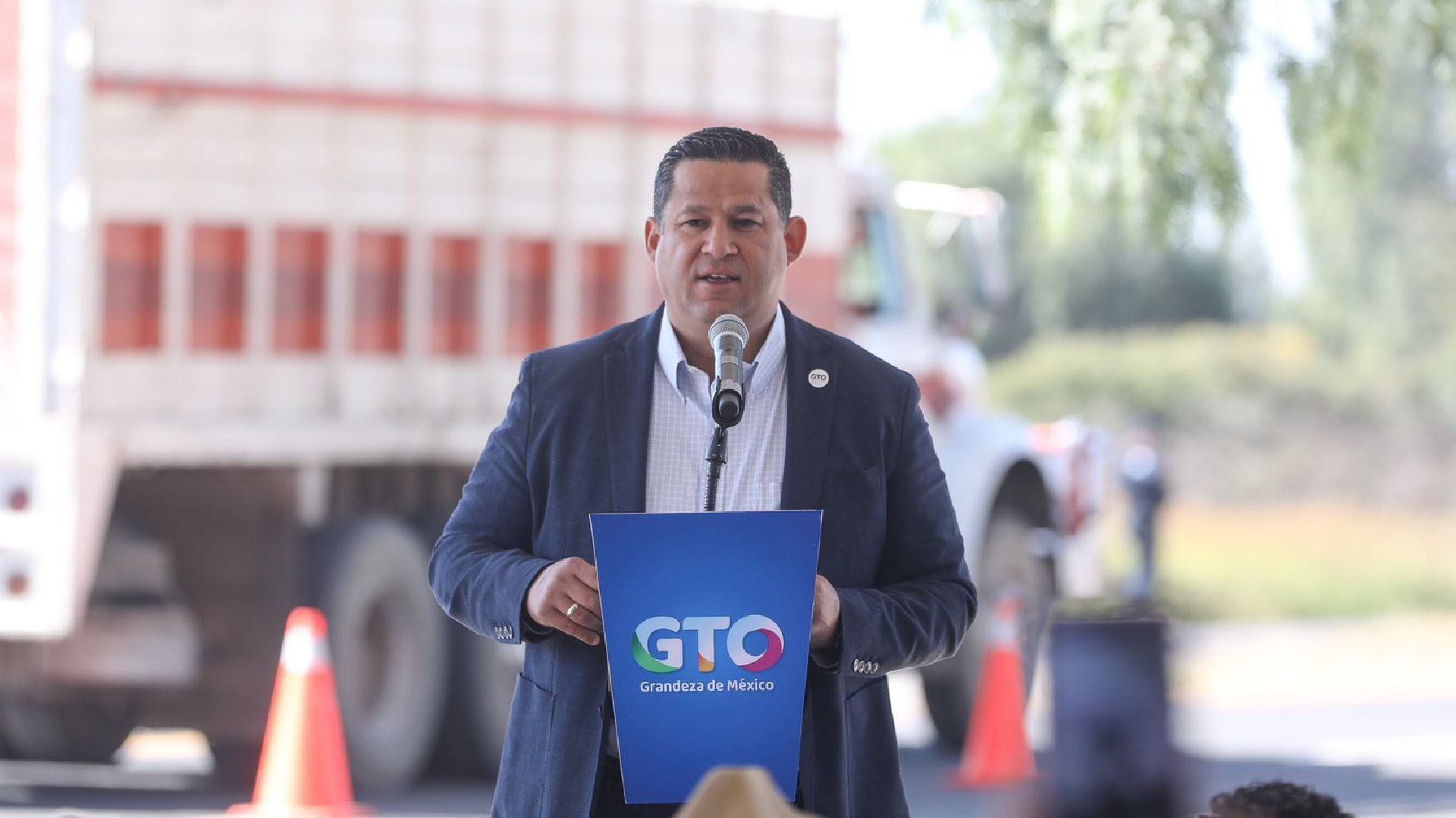 El gobernador de Guanajuato complementará enseñanza con libros del año pasado (Twitter/diegosinhue)