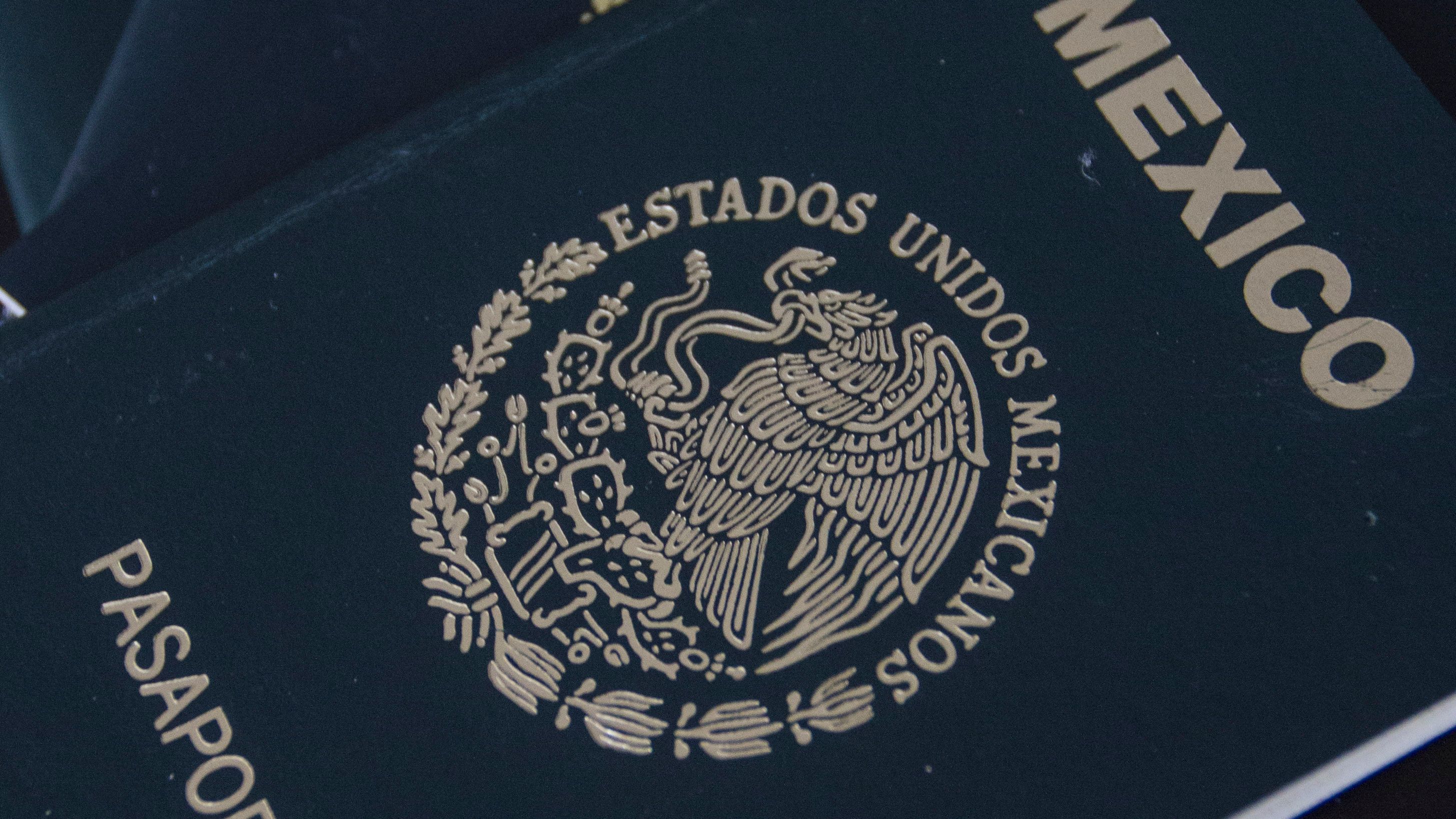 Los costos del pasaporte mexicano se actualizan cada año.FOTO: ISAAC ESQUIVEL /CUARTOSCURO.COM